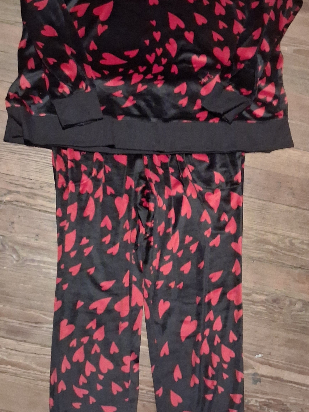 Simply Vera Vera Wang Black Pajama Set with Red Heart Print